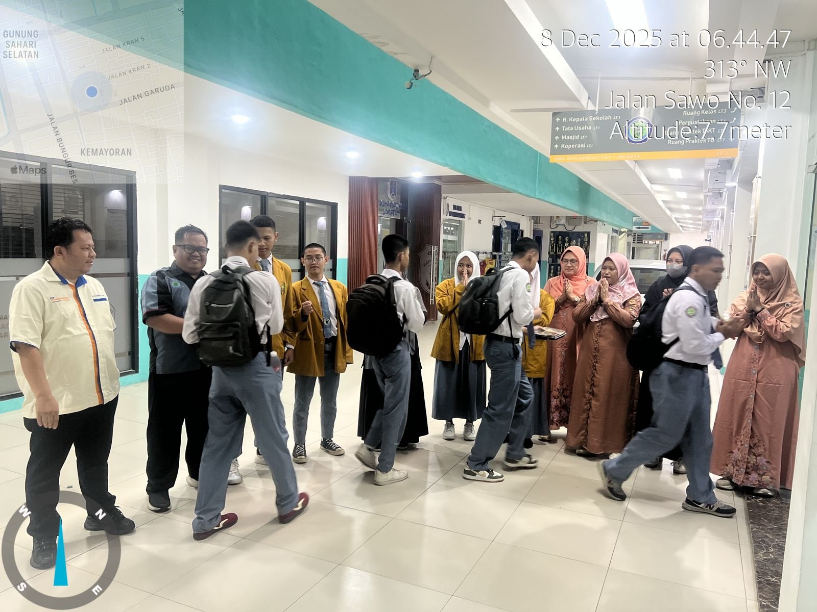 Kegiatan Salam Pagi Menyambut Murid